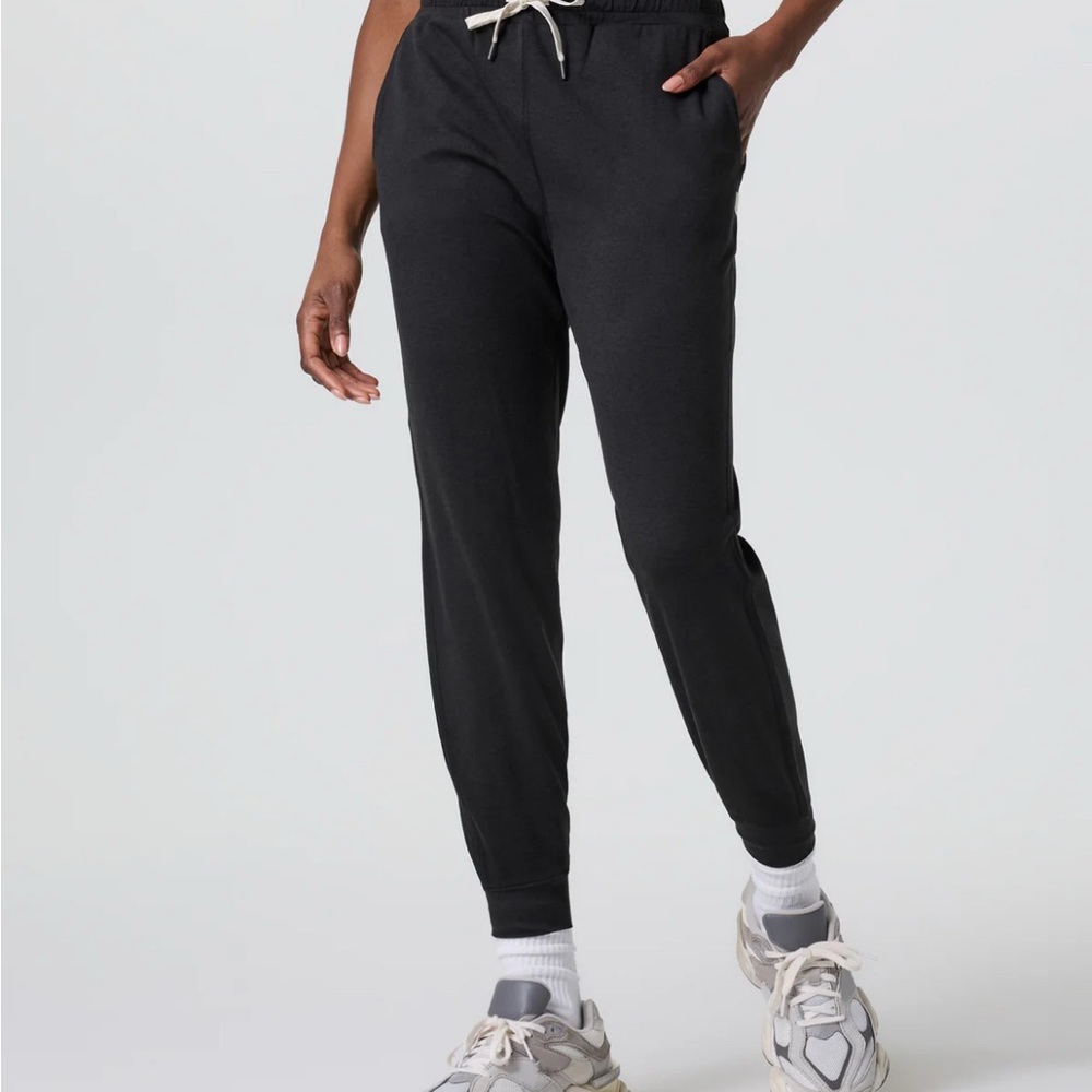 Vuori Black Performance Jogger Pants- Long